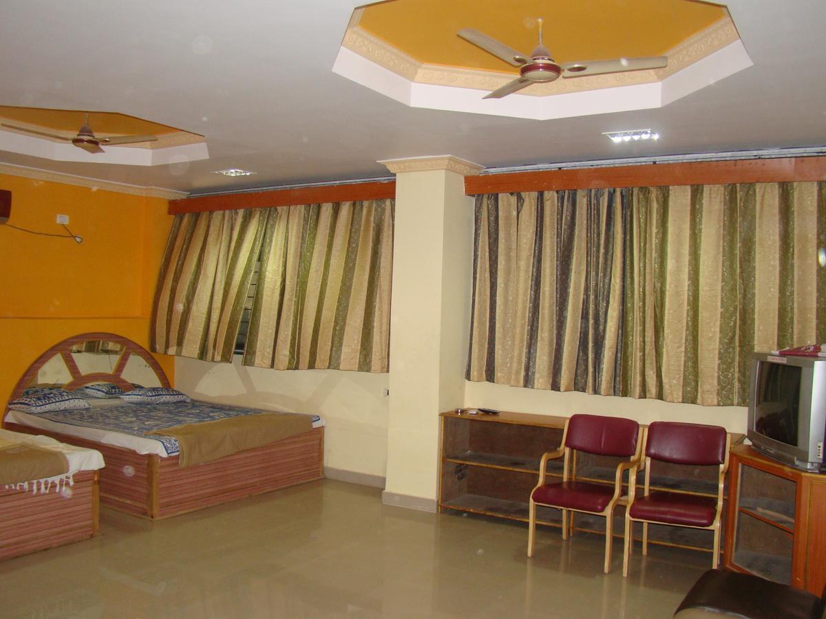 Sreeniketanam Lodge Madhavaram Exterior photo