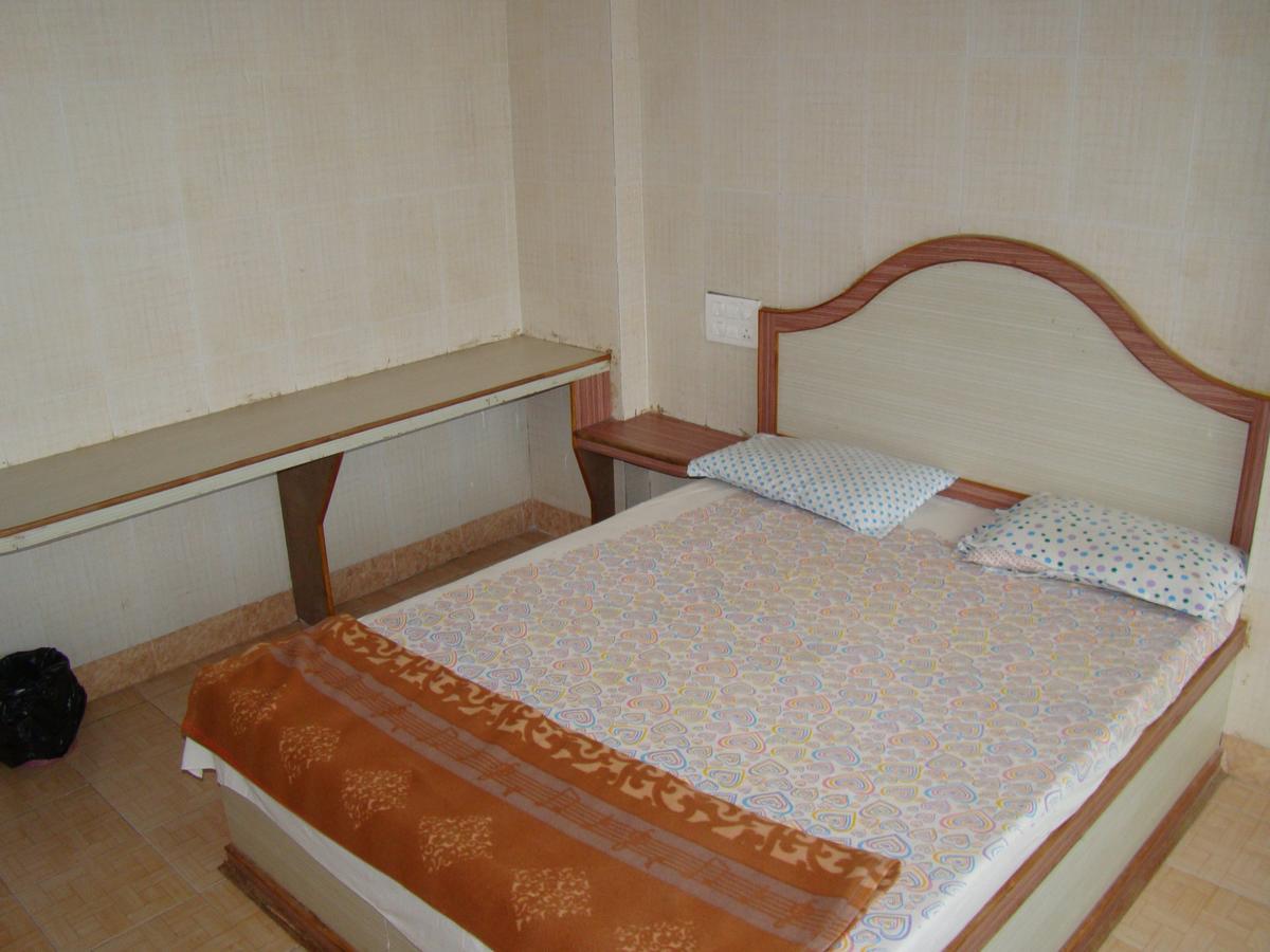 Sreeniketanam Lodge Madhavaram Exterior photo