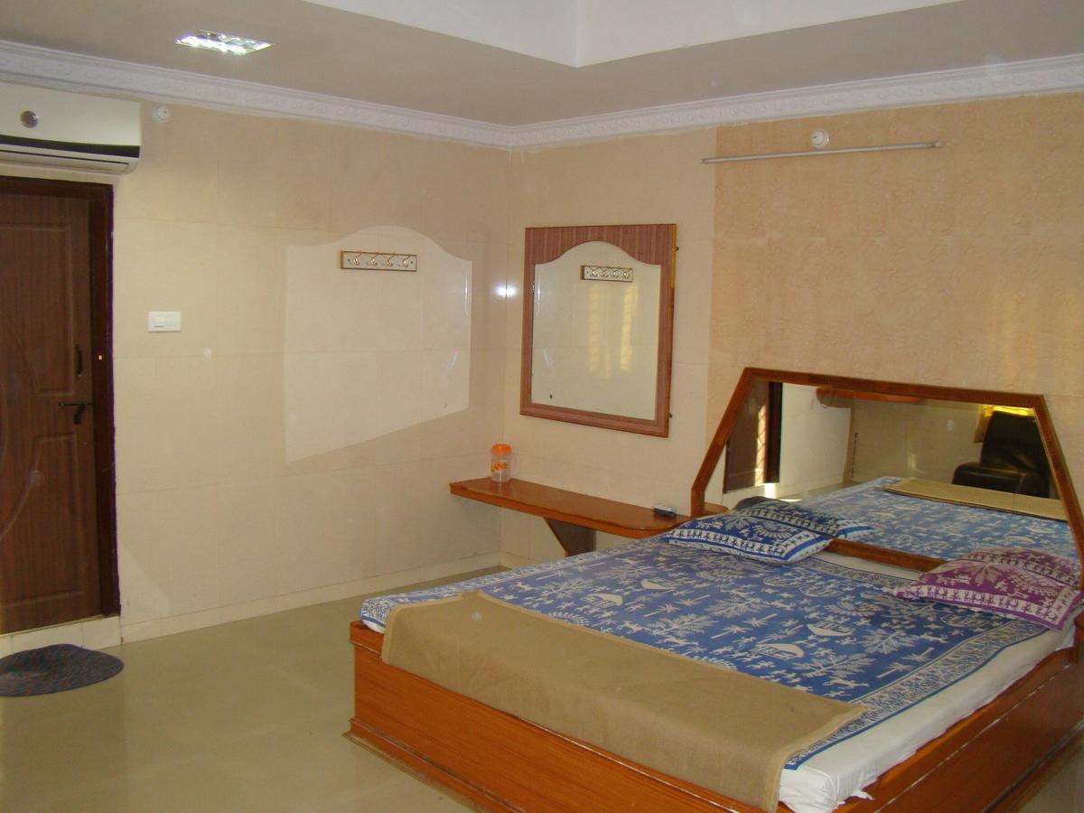 Sreeniketanam Lodge Madhavaram Exterior photo